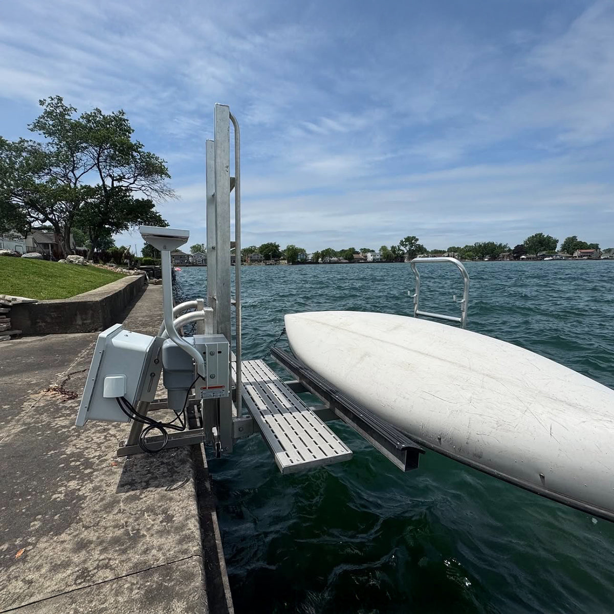 lake lifter pwc motor and charging system