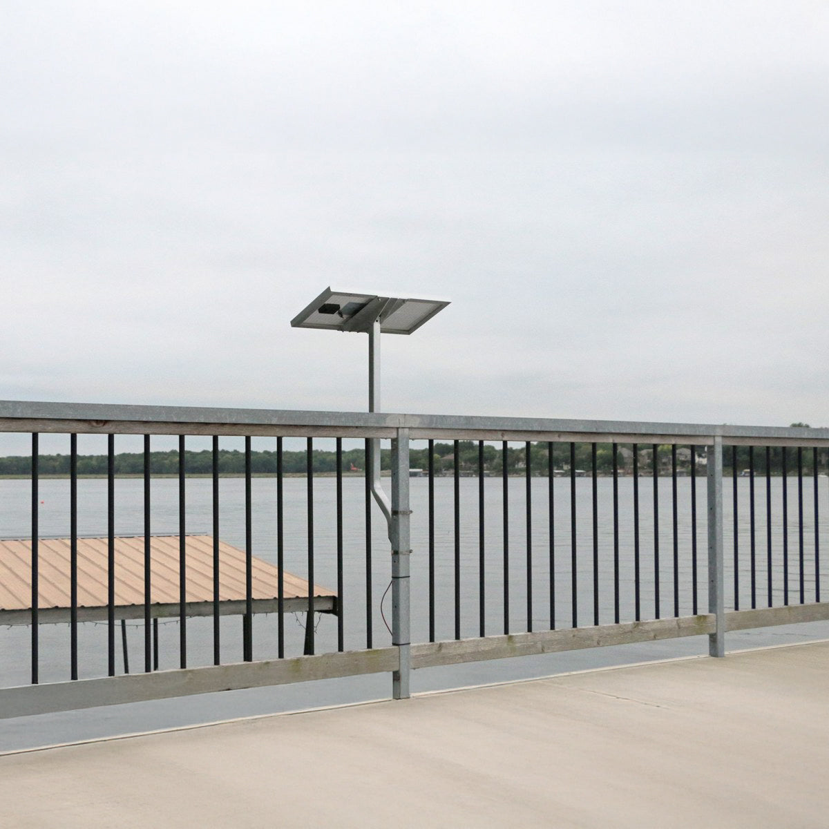 Solar_panel_mounted_on_rail